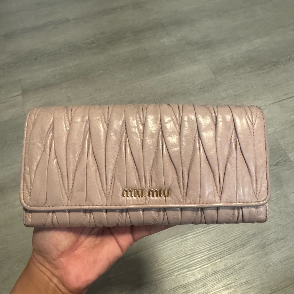 Preloved Authentic Miu miu matelasse long wallet